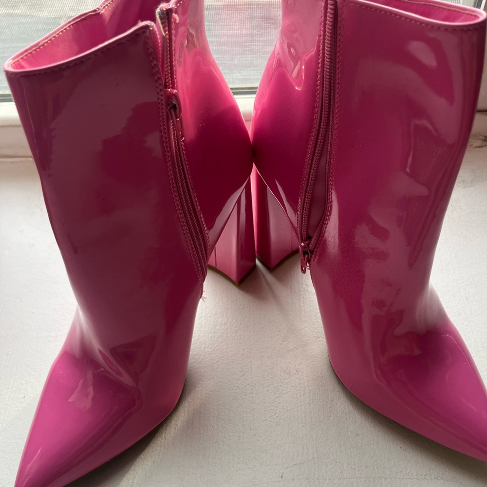 Sassy and pink size 8.5